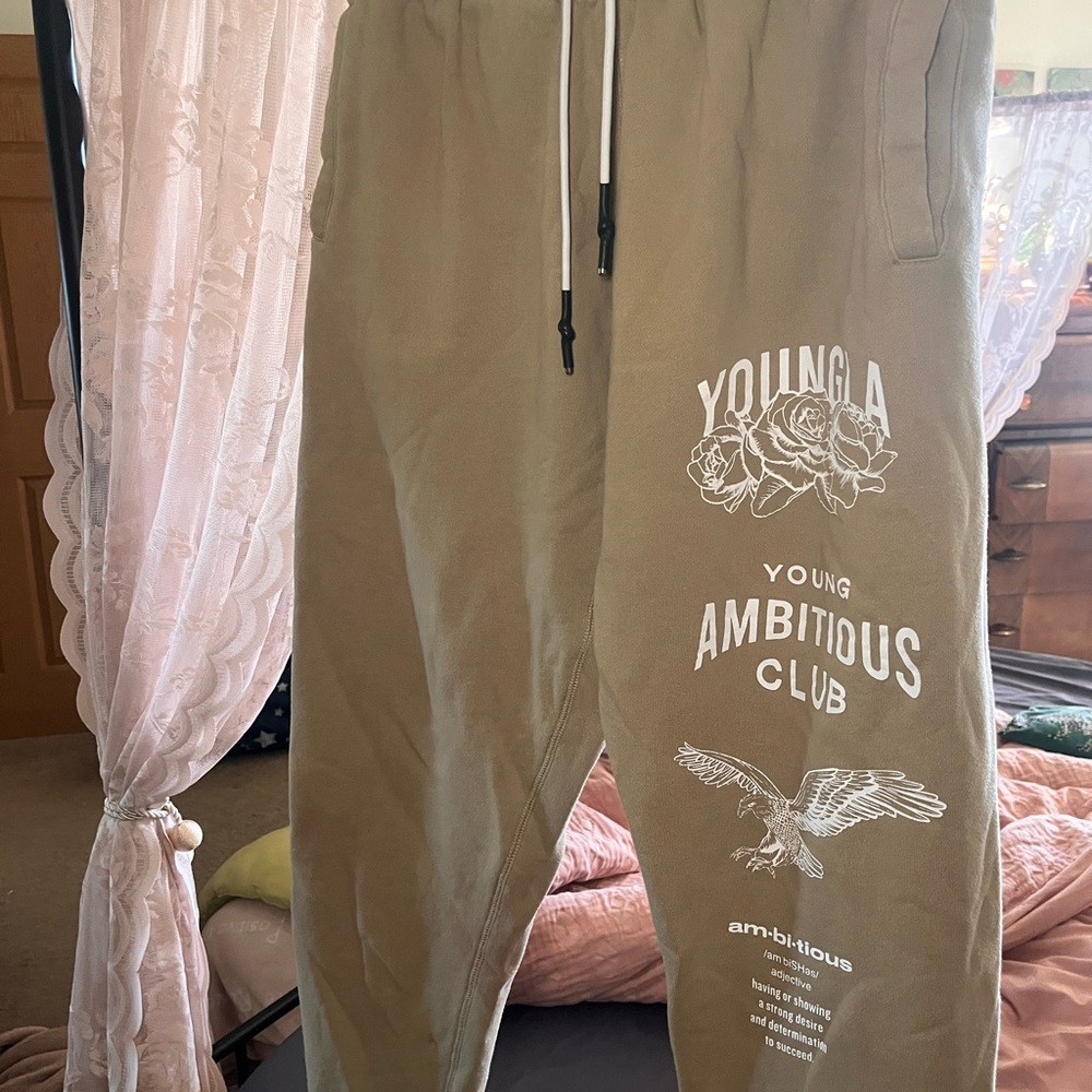 Youngla sweatpants